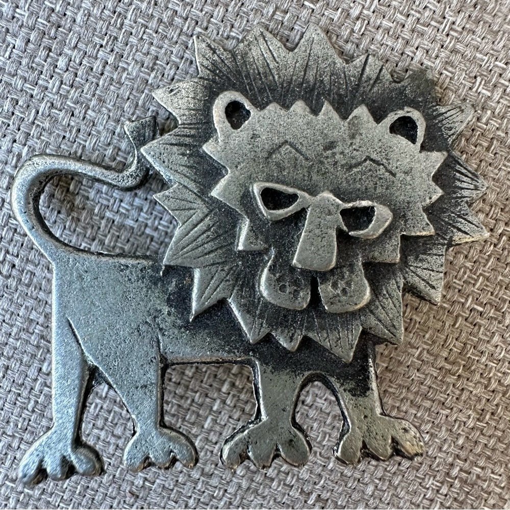 Metzke Lion Pin Brooch - Picture 4 of 4